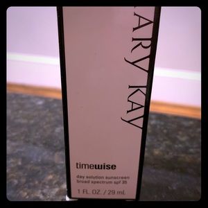 Mary Kay Day Solution Sunscreen SPF 35